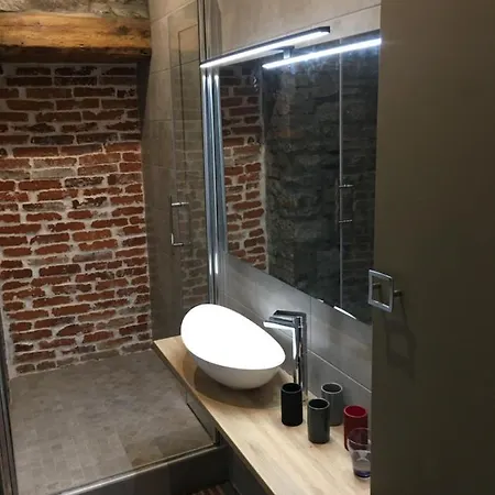 Saint-louis : Saint-etienne De 125 M2 Centre-ville 4 Chambres,4 Lits King Size *